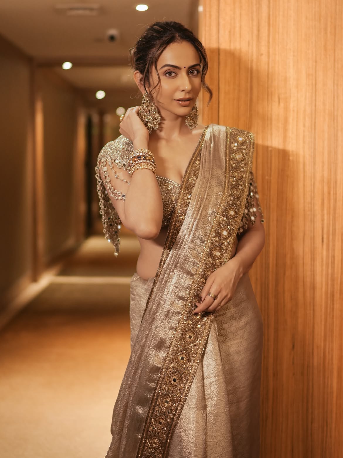 Rakul Preet Singh | రామాయణ ట్రైలర్ లాంఛ్ ఈవెంట్లో రకుల్ ధరించిన చీర ఖరీదు ఎంతో తెలుసా? - Image 8