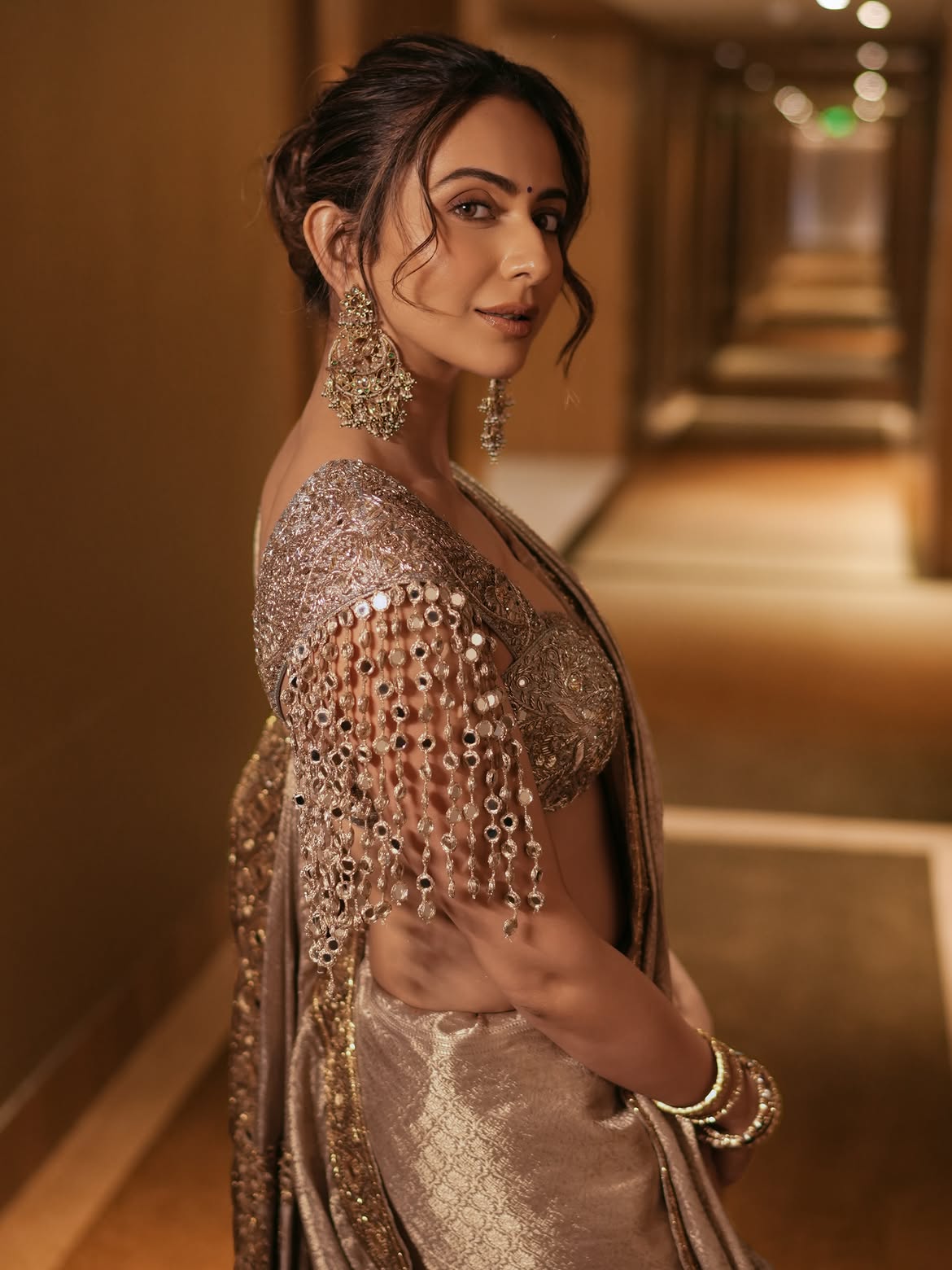 Rakul Preet Singh | రామాయణ ట్రైలర్ లాంఛ్ ఈవెంట్లో రకుల్ ధరించిన చీర ఖరీదు ఎంతో తెలుసా? - Image 7