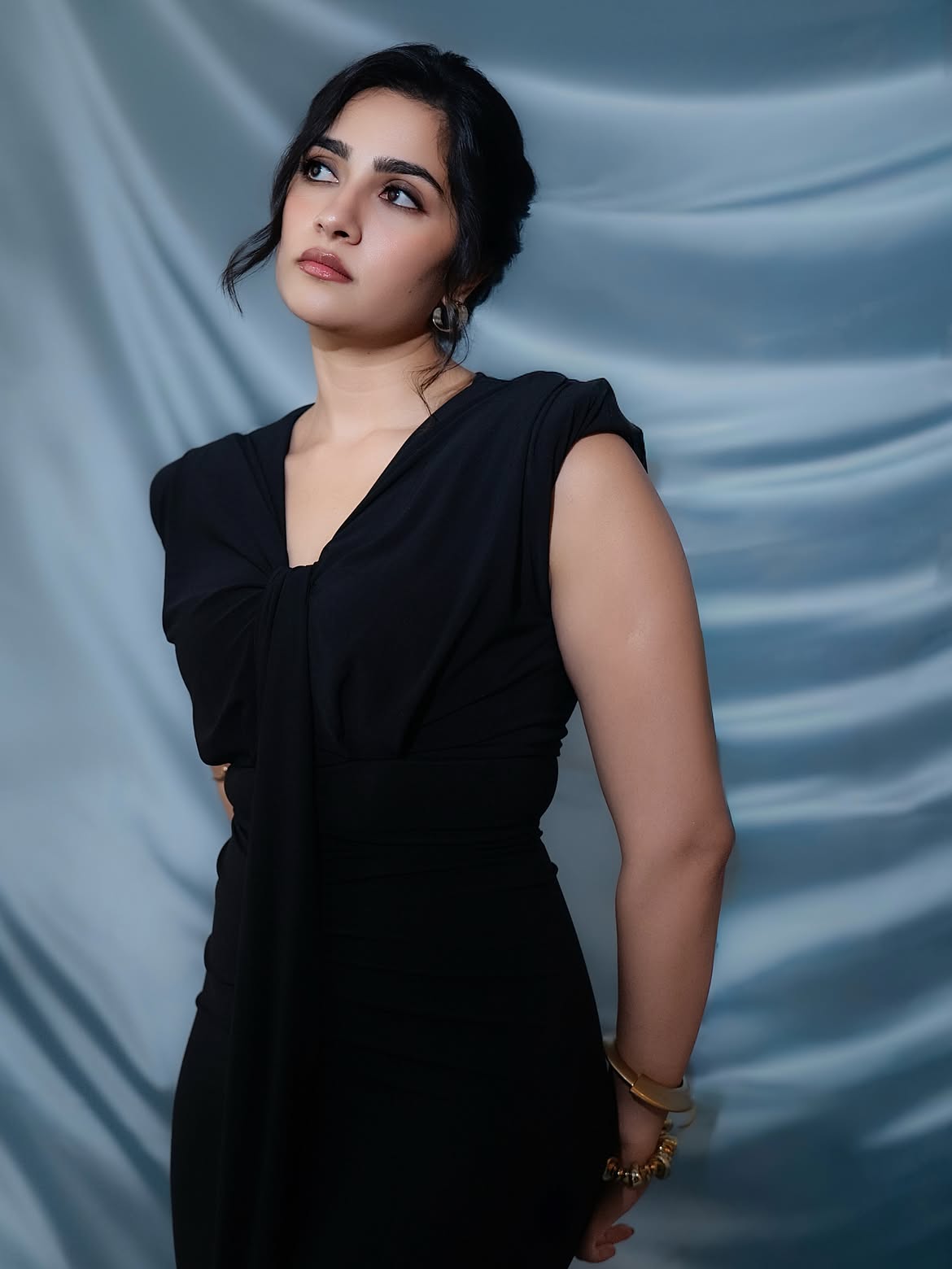 Rukmini Vasanth | ఎల్లో డ్రెస్లో డ్రాగన్ హీరోయిన్ హాట్ ఫోజులు - Image 7