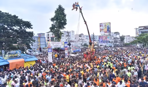 Sirimanotsavam | నేడే సిరిమాను సంబరం.. భక్తిపారవశ్యంలో విజయనగరం!