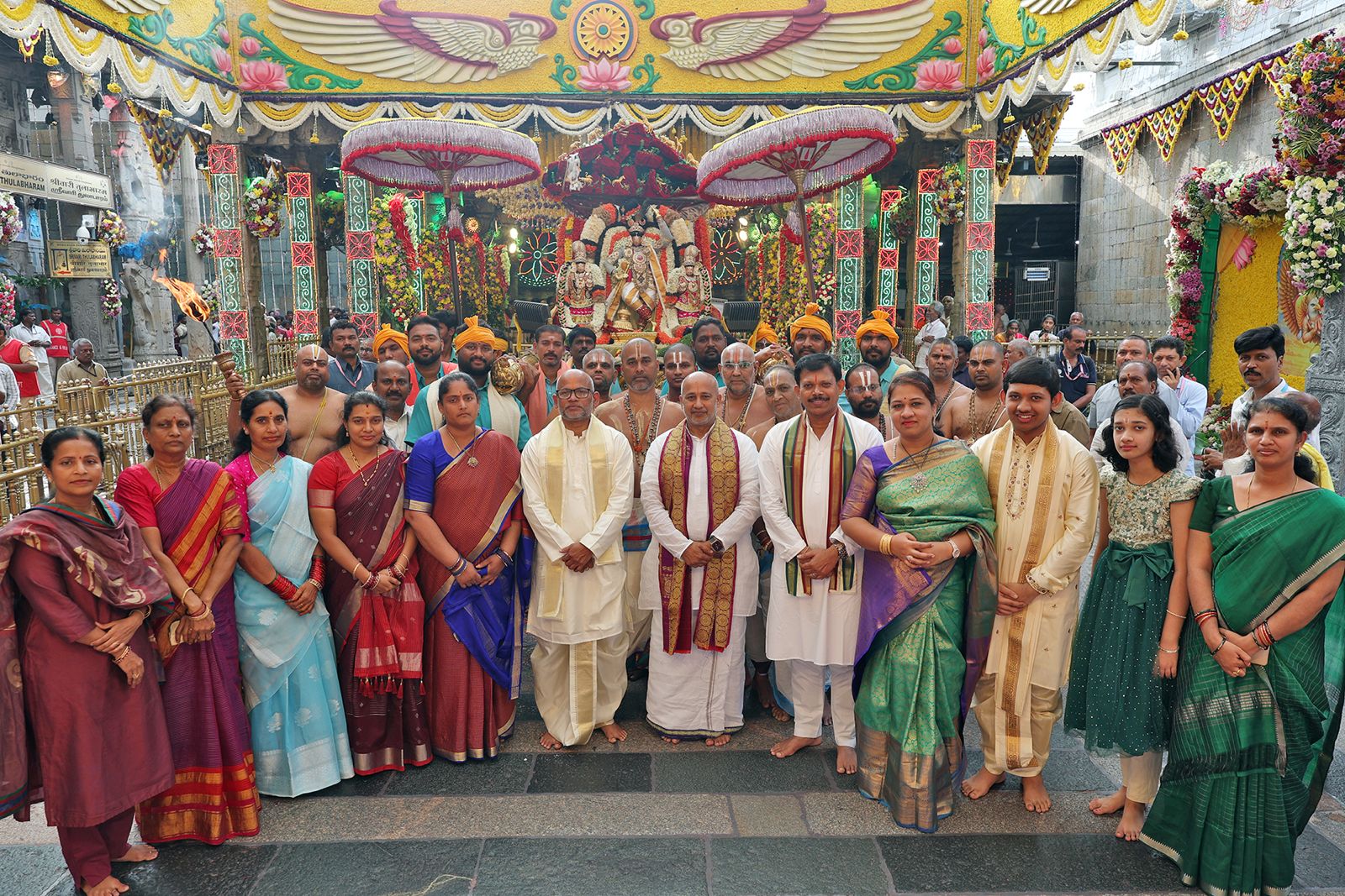 Navratri Brahmotsavam | హనుమంత వాహనంపై కోదండ రాముడు.. పుష్పక విమానంపై గోవర్ధనగిరిధారి - Image 69