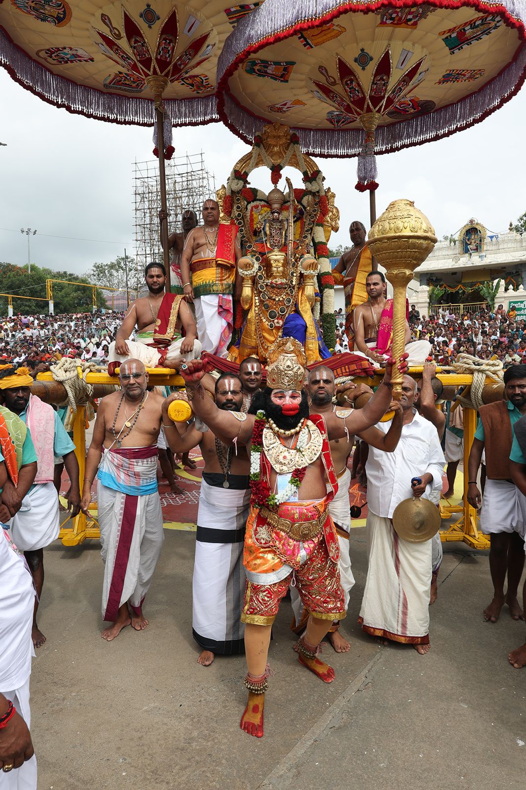 Navratri Brahmotsavam | హనుమంత వాహనంపై కోదండ రాముడు.. పుష్పక విమానంపై గోవర్ధనగిరిధారి - Image 24