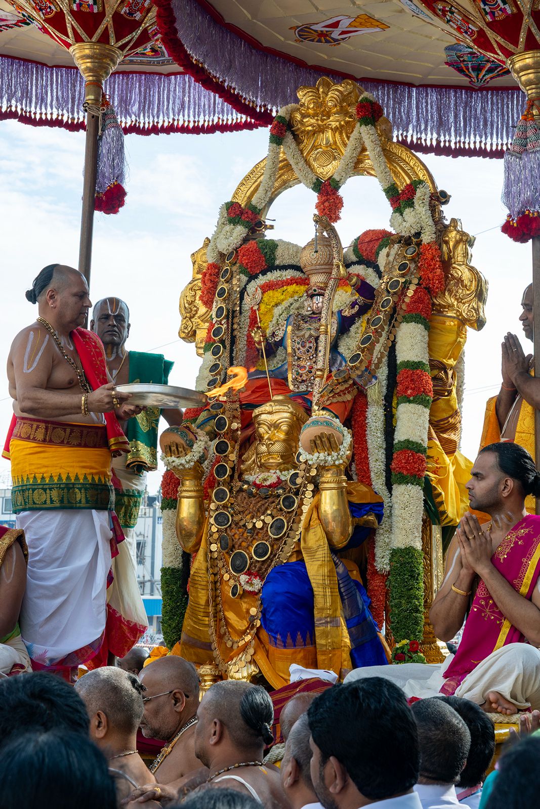 Navratri Brahmotsavam | హనుమంత వాహనంపై కోదండ రాముడు.. పుష్పక విమానంపై గోవర్ధనగిరిధారి - Image 22