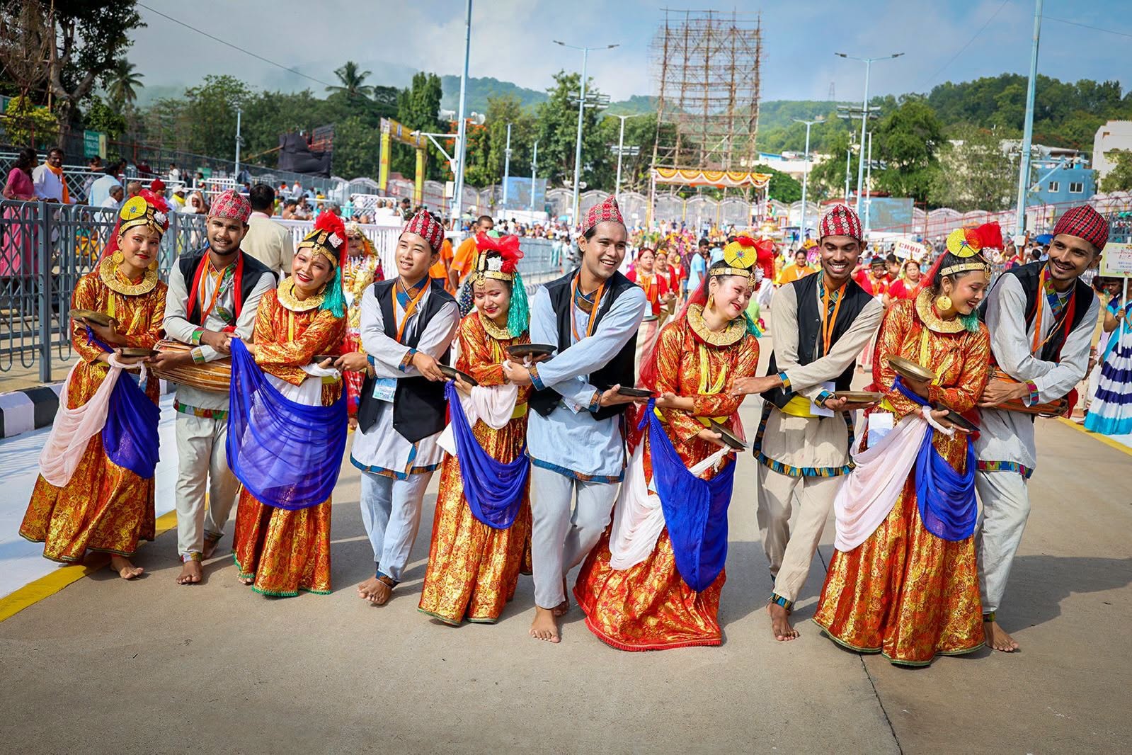Navratri Brahmotsavam | హనుమంత వాహనంపై కోదండ రాముడు.. పుష్పక విమానంపై గోవర్ధనగిరిధారి - Image 64