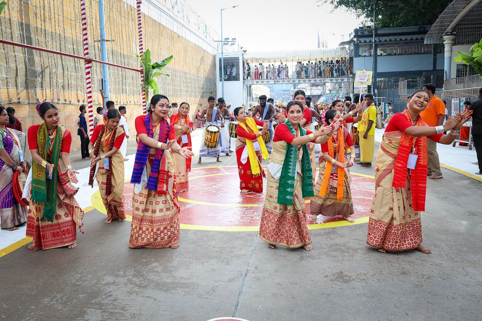 Navratri Brahmotsavam | హనుమంత వాహనంపై కోదండ రాముడు.. పుష్పక విమానంపై గోవర్ధనగిరిధారి - Image 32