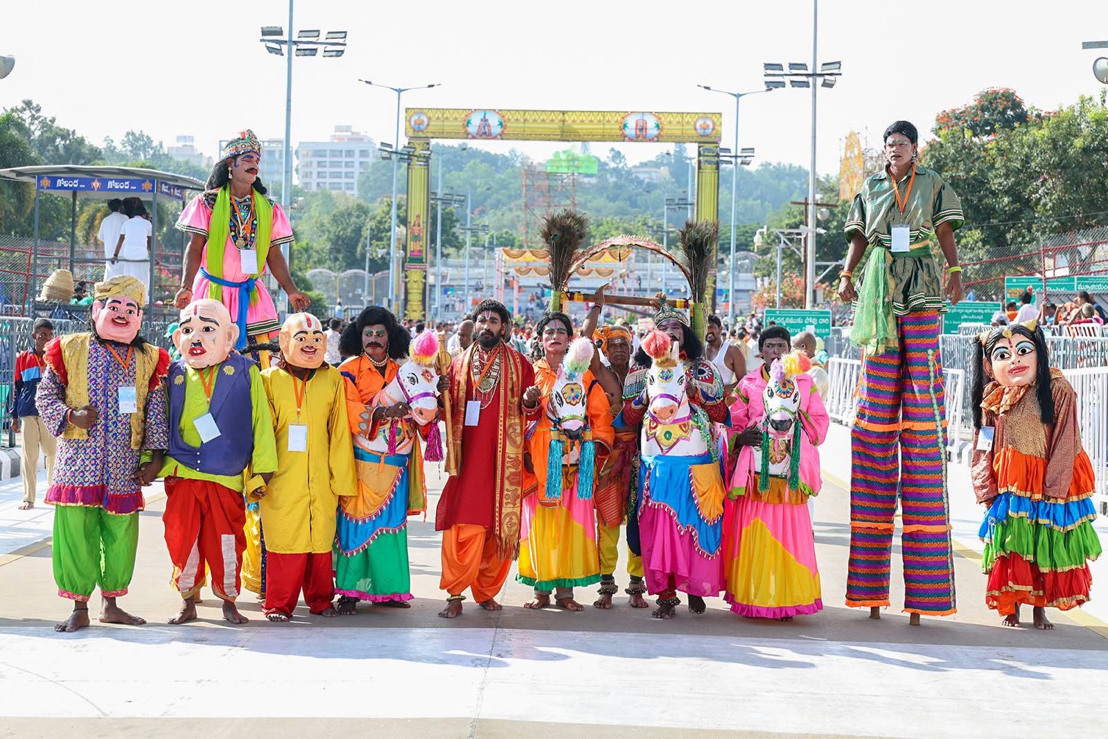 Navratri Brahmotsavam | హనుమంత వాహనంపై కోదండ రాముడు.. పుష్పక విమానంపై గోవర్ధనగిరిధారి - Image 58