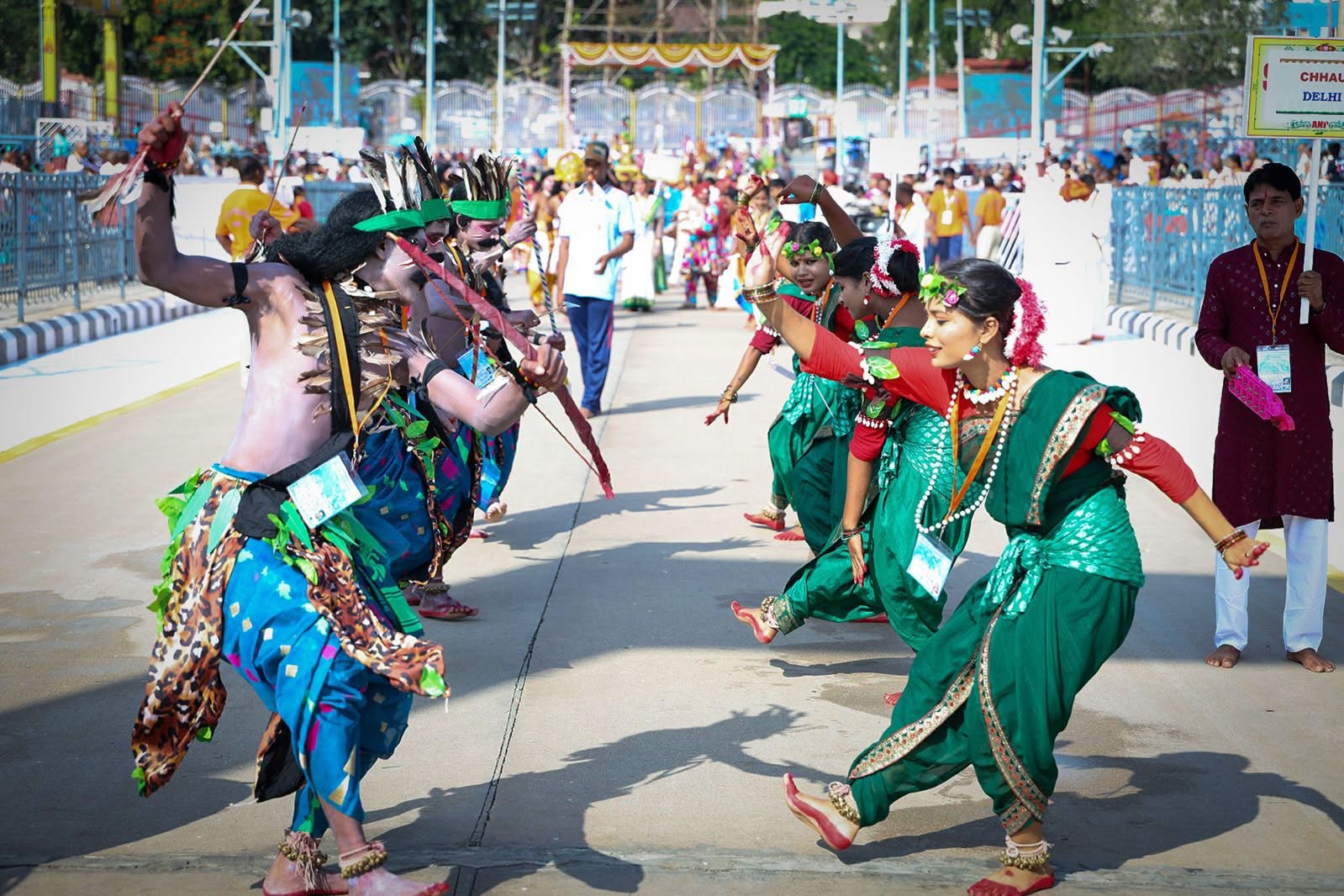 Navratri Brahmotsavam | హనుమంత వాహనంపై కోదండ రాముడు.. పుష్పక విమానంపై గోవర్ధనగిరిధారి - Image 61