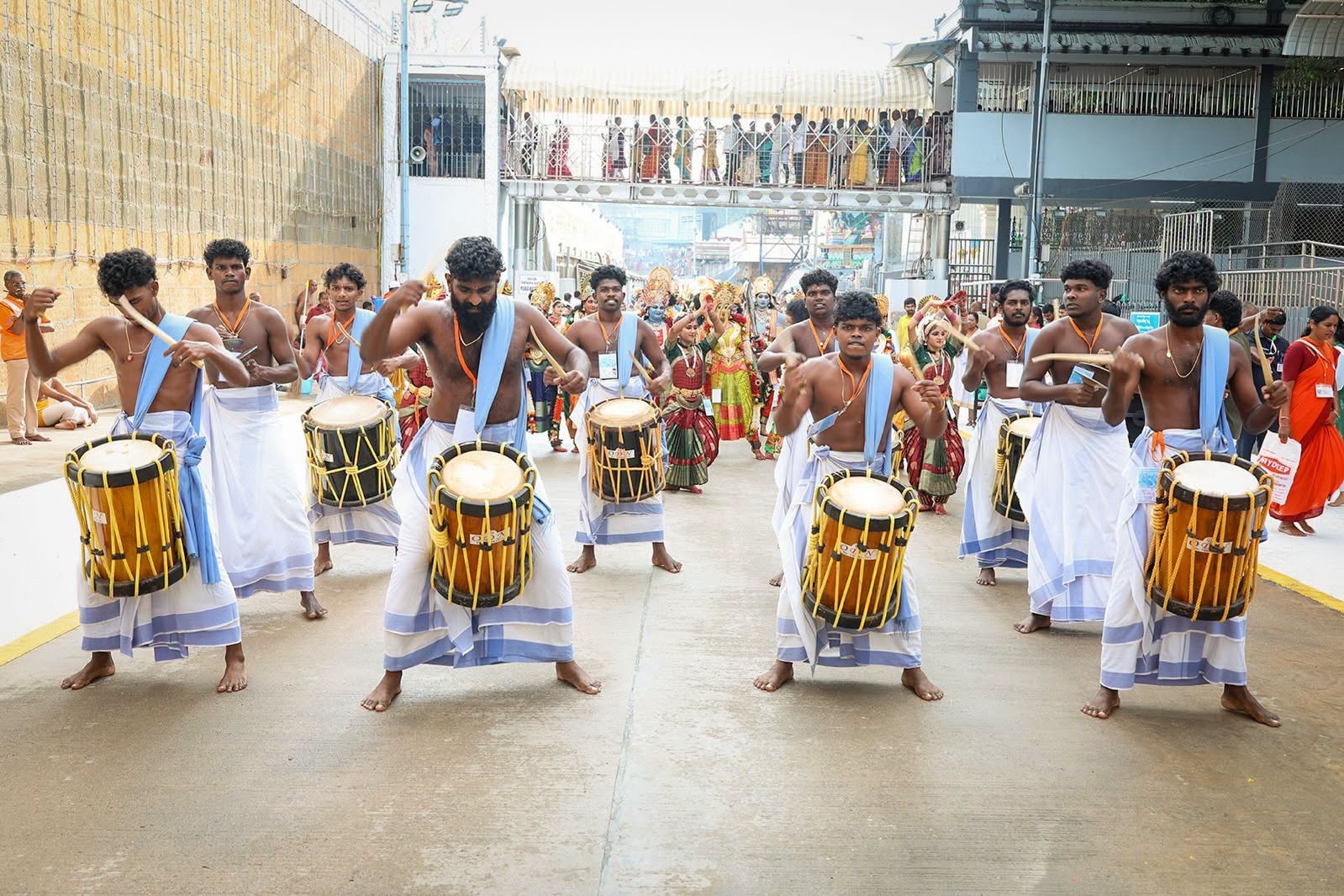 Navratri Brahmotsavam | హనుమంత వాహనంపై కోదండ రాముడు.. పుష్పక విమానంపై గోవర్ధనగిరిధారి - Image 33