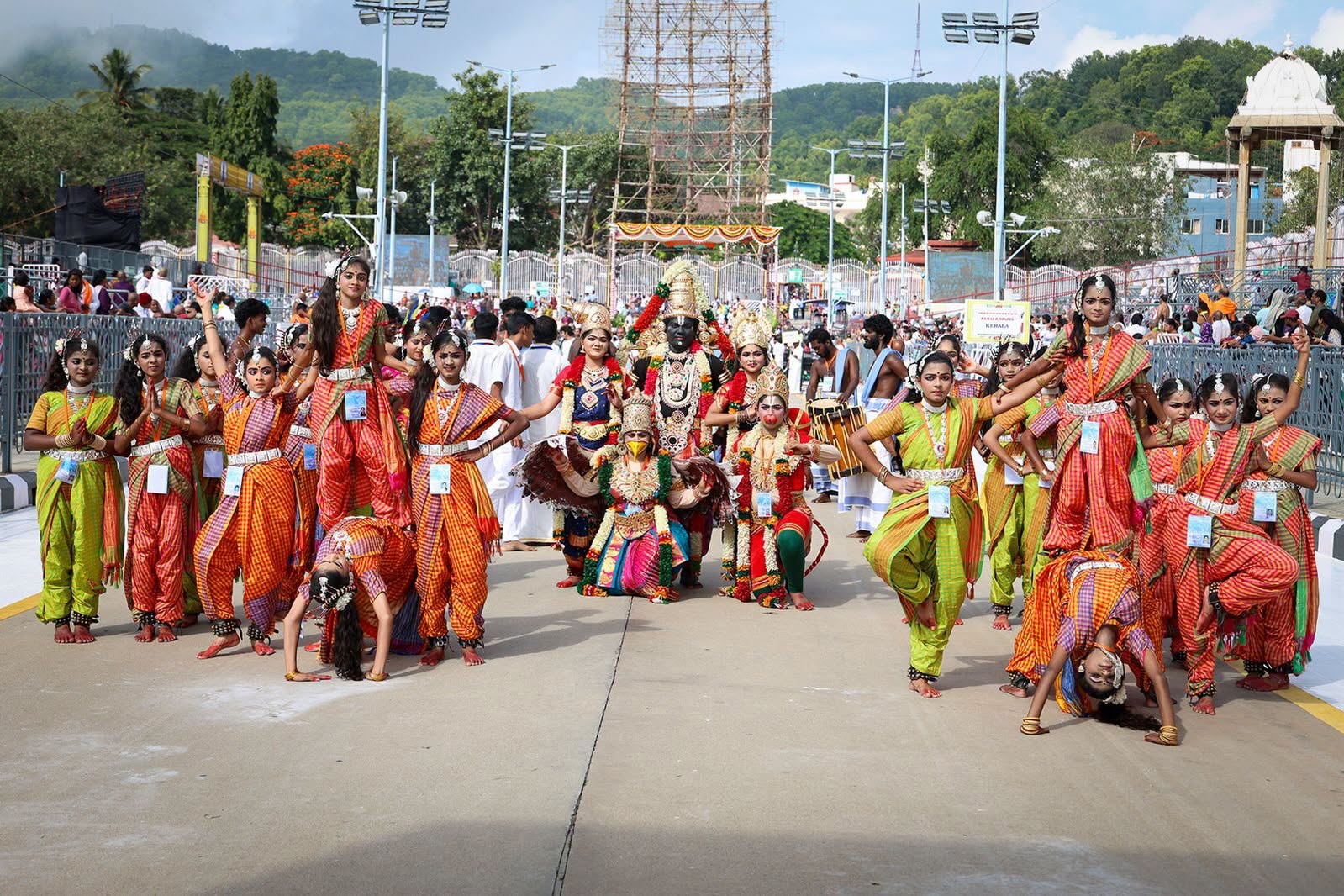 Navratri Brahmotsavam | హనుమంత వాహనంపై కోదండ రాముడు.. పుష్పక విమానంపై గోవర్ధనగిరిధారి - Image 43
