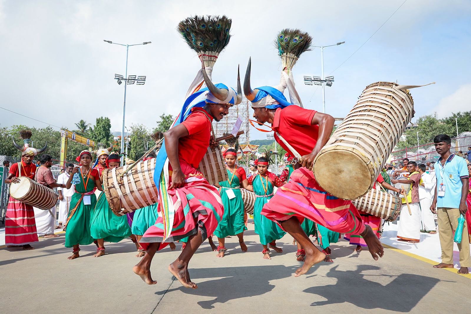 Navratri Brahmotsavam | హనుమంత వాహనంపై కోదండ రాముడు.. పుష్పక విమానంపై గోవర్ధనగిరిధారి - Image 41