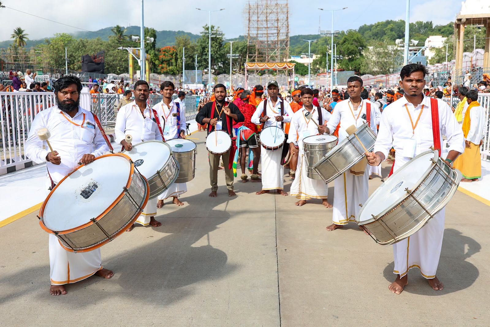 Navratri Brahmotsavam | హనుమంత వాహనంపై కోదండ రాముడు.. పుష్పక విమానంపై గోవర్ధనగిరిధారి - Image 53
