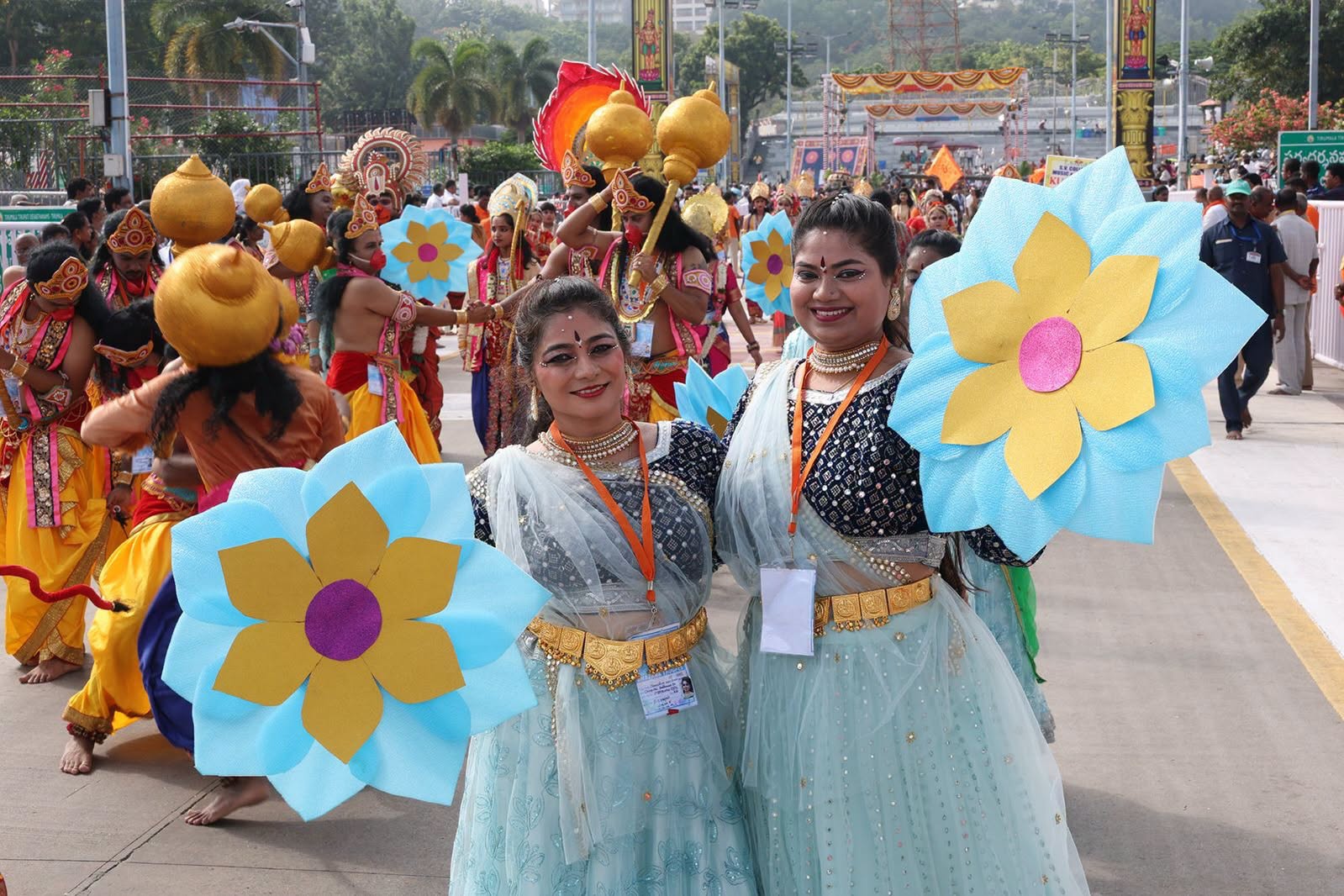 Navratri Brahmotsavam | హనుమంత వాహనంపై కోదండ రాముడు.. పుష్పక విమానంపై గోవర్ధనగిరిధారి - Image 38