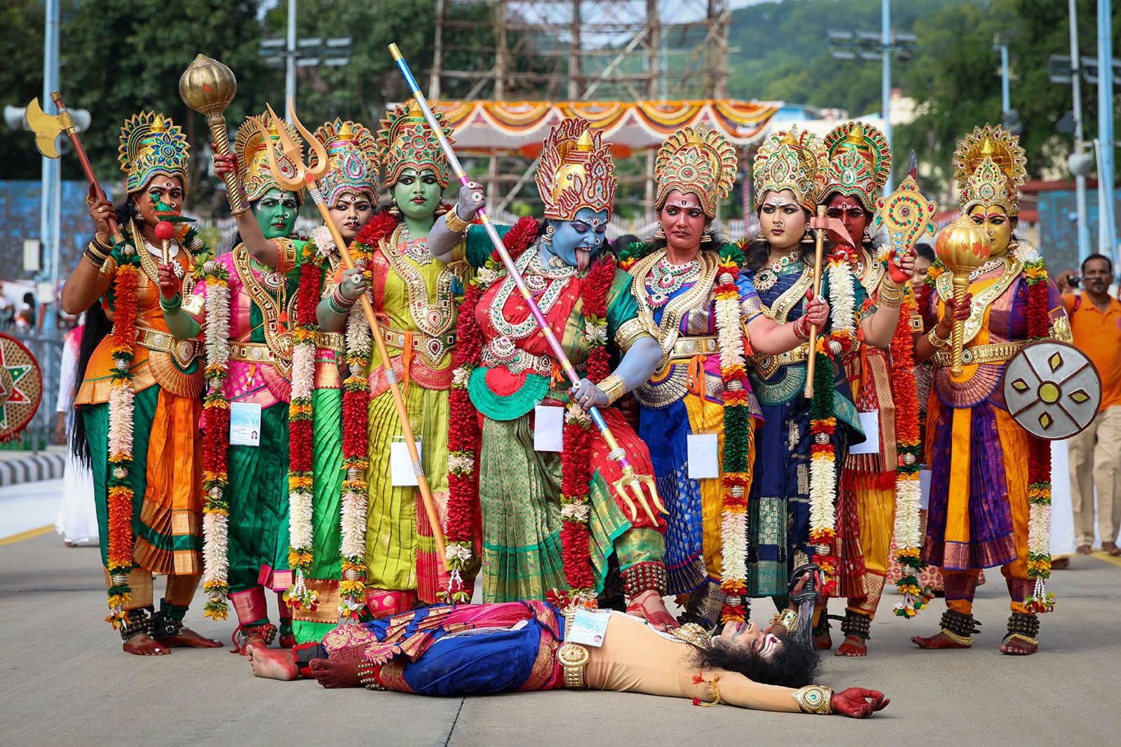 Navratri Brahmotsavam | హనుమంత వాహనంపై కోదండ రాముడు.. పుష్పక విమానంపై గోవర్ధనగిరిధారి - Image 50
