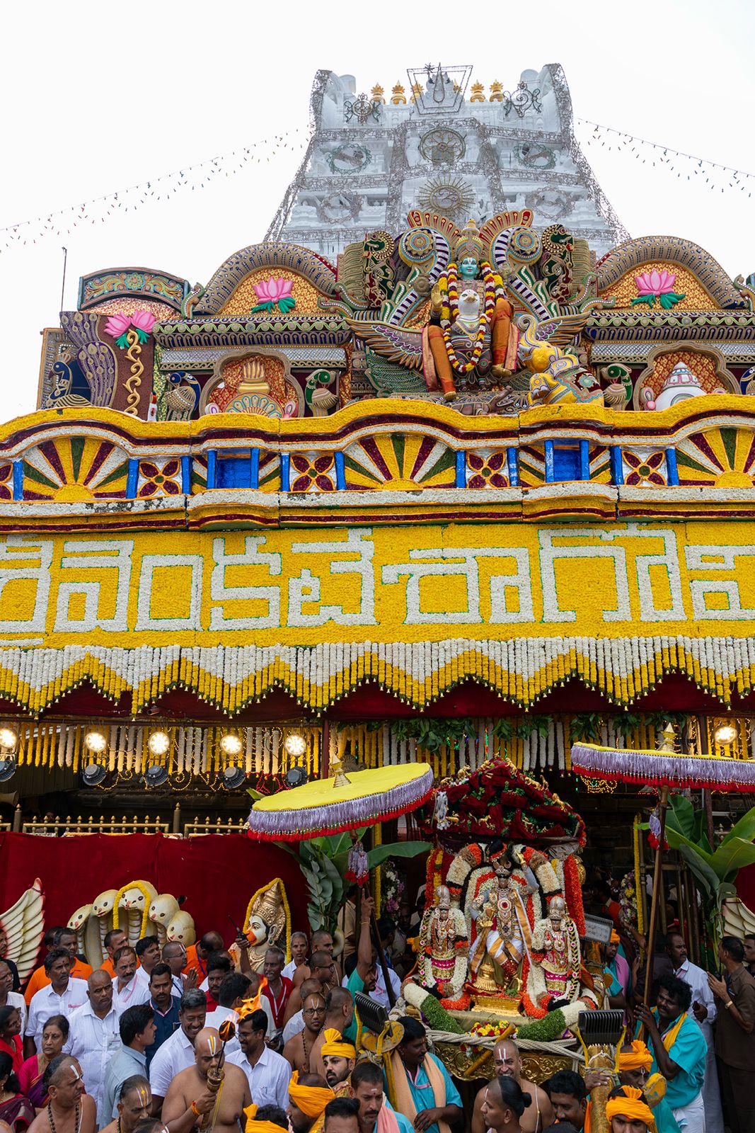 Navratri Brahmotsavam | హనుమంత వాహనంపై కోదండ రాముడు.. పుష్పక విమానంపై గోవర్ధనగిరిధారి - Image 11