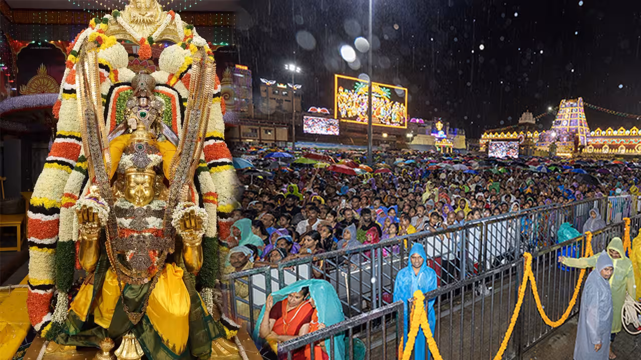 Garuda Seva | వానజల్లుల మధ్య వైభవంగా శ్రీవారి గరుడసేవ!