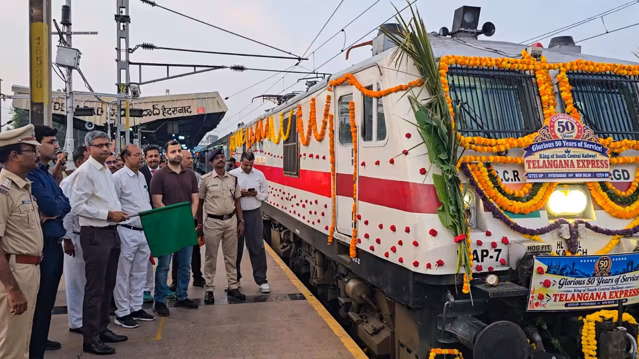 Telangana Express | ఢిల్లీ బాటలో ఐదు దశాబ్దాలు.. ‘బ్లూ బుల్లెట్’ గోల్డెన్ రన్!