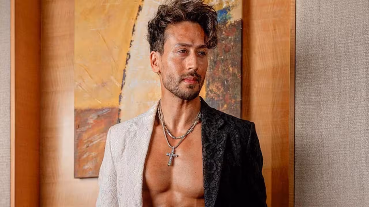 Tiger Shroff | టైగర్ ష్రాఫ్ కారుపై కాల్పులు.. బిష్ణోయ్ గ్యాంగ్ పనే..!
