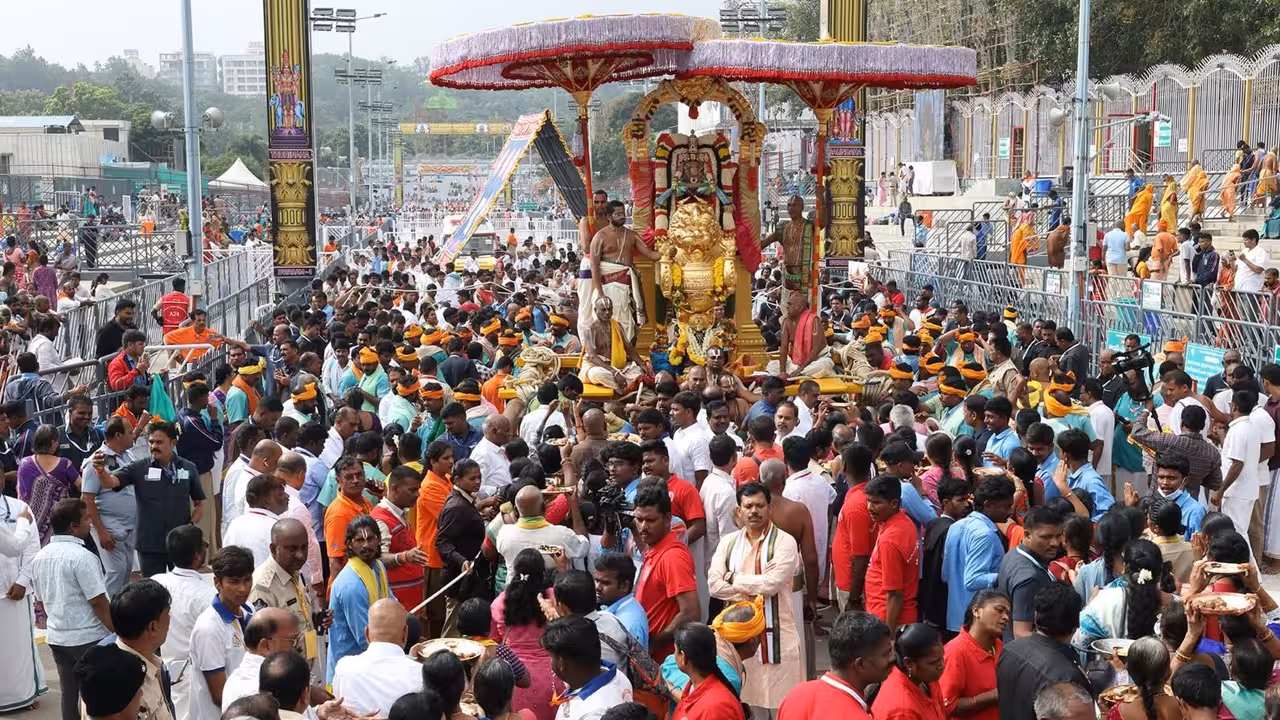 Navaratri Brahmotsavam | సింహ వాహనంపై యోగ నరసింహునిగా మలయప్పస్వామి