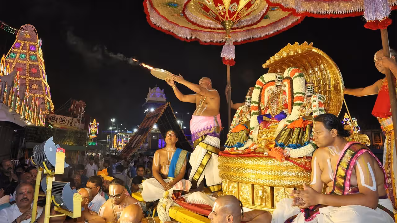 Tirumala Brahmotsavam | స్వర్ణకాంతులతో మలయప్ప.. పెద్దశేష వాహనంపై దివ్య దర్శనం