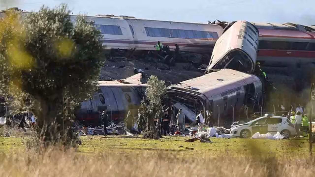 High Speed Trains Collide | రెండు హైస్పీడ్ రైళ్లు ఢీ.. 46 మంది మృతి