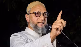 Asaduddin Owaisi | ఆ సూపరింటెండెంట్ లంచాలు తీసుకొని రౌడీషీటర్లను వదులుతున్నరు