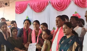 KTR | ఉద్య‌మ బిడ్డ కుటుంబానికి కేటీఆర్ అండ‌.. 9 ల‌క్ష‌ల ఆర్థిక‌ సాయం