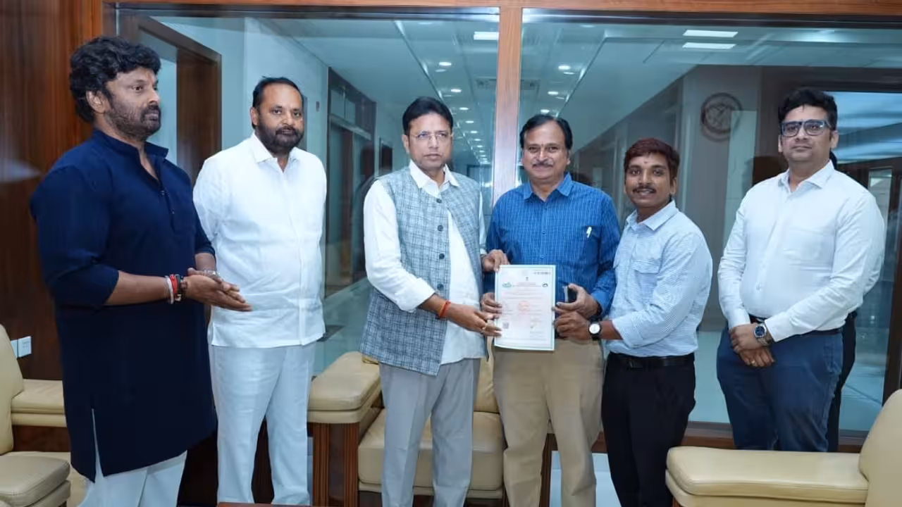 Sridhar Babu | చినగవు, తడవవు.. ఇక మీ సేవ సర్టిఫికెట్లకు కొత్త పేపర్