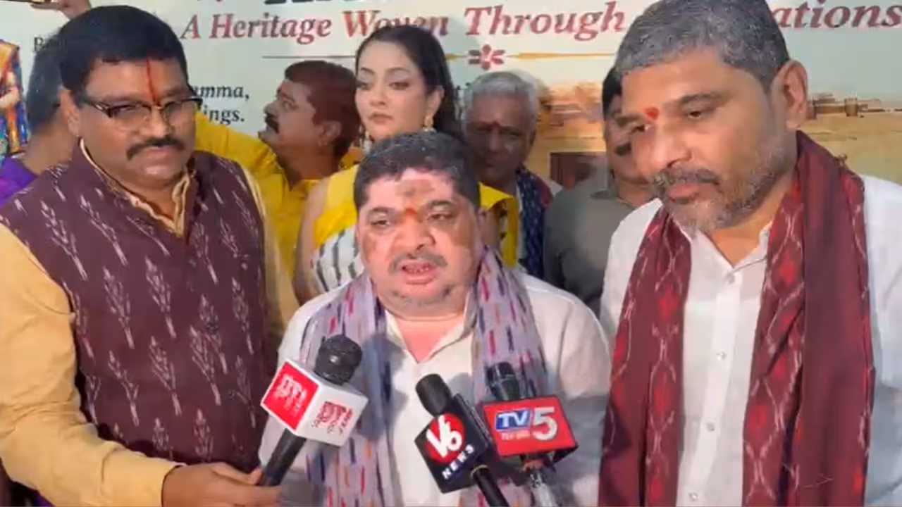 Ponnam Prabhakar | చేనేత ఉత్పత్తులకు విస్తృత మార్కెటింగ్ అవకాశాలు కల్పించాలి