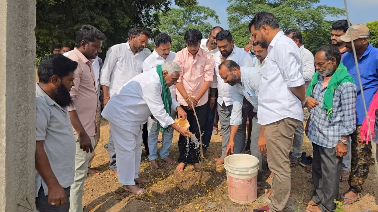Jeevan Reddy | ప్రతి ఆలయంలో జమ్మి మొక్క నాటుదాం.. మాజీ మంత్రి జీవన్రెడ్డి పిలుపు