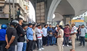  Khulsumpura Traffic Police Special Drive | సెల్‌ఫోన్ మాట్లాడుతూ స్పెష‌ల్ డ్రైవ్‌లో దొరికిపోయారు.. ఎన్ని కేసుల‌య్యాయంటే!