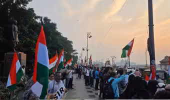 Protest against SIR | స‌ర్‌కు వ్యతిరేకంగా భారీ నిరసన.. ఓట‌ర్ల తొల‌గింపుపై నినాదాలు