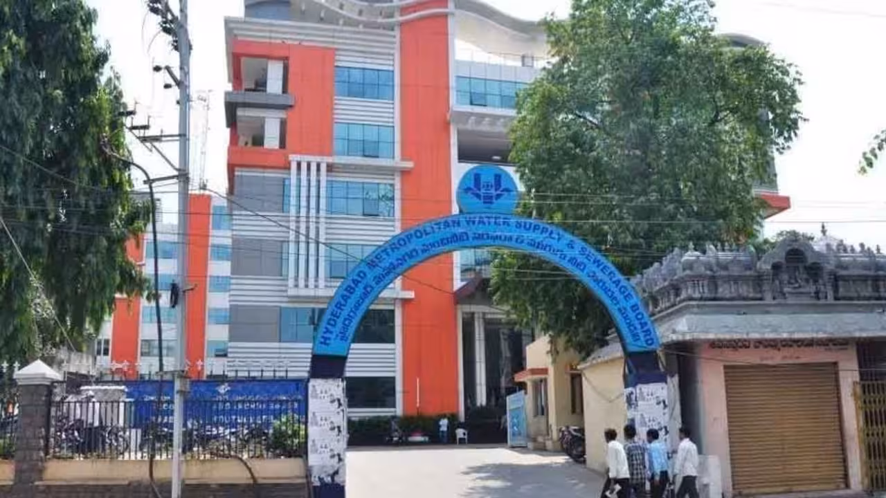 ACB Raids | లెక్కలేని డబ్బు రూ.2.40 లక్షలు.. ఏసీబీకి పట్టుబడ్డ జలమండలి అధికారి