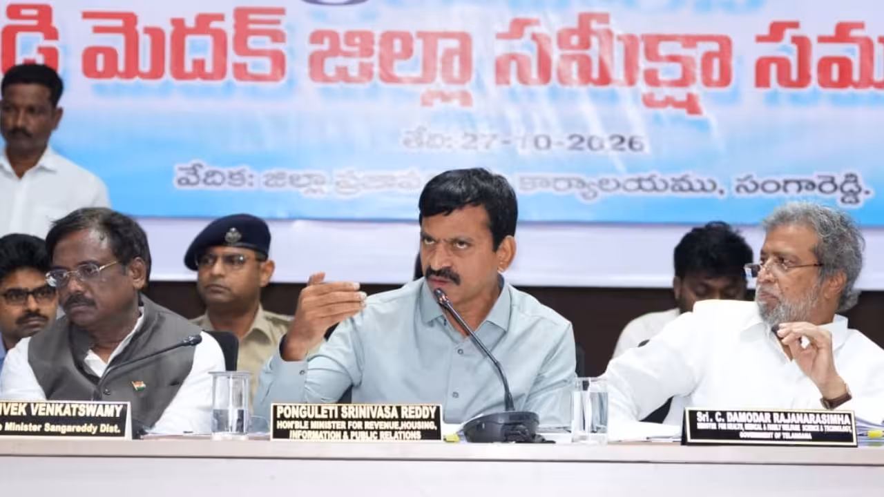 Ponguleti Srinivas Reddy | భూ సమస్యల్లో ఫలితాలు కనిపిస్తలేవ్.. పనితీరు మారకుంటే కఠిన చర్యలే