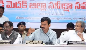 Ponguleti Srinivas Reddy | భూ సమస్యల్లో ఫలితాలు కనిపిస్తలేవ్.. పనితీరు మారకుంటే కఠిన చర్యలే