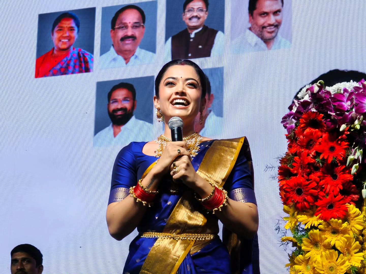 Rashmika Mandanna | తెలంగాణ కోడలిగా రష్మిక బతుకమ్మ సంబురం – ఫొటోలు చూశారా - Image 10