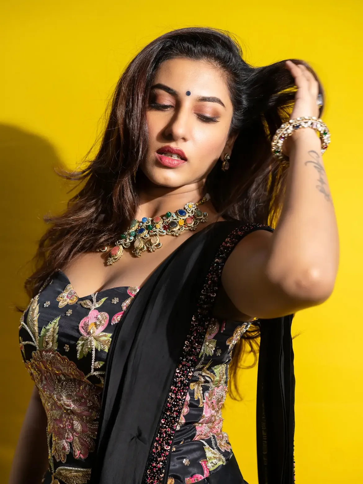 Vishnu Priya | బోల్డ్ లుక్లో తెలుగు యాంకర్ – విష్ణుప్రియ లేటెస్ట్ ఫొటోలు - Image 2