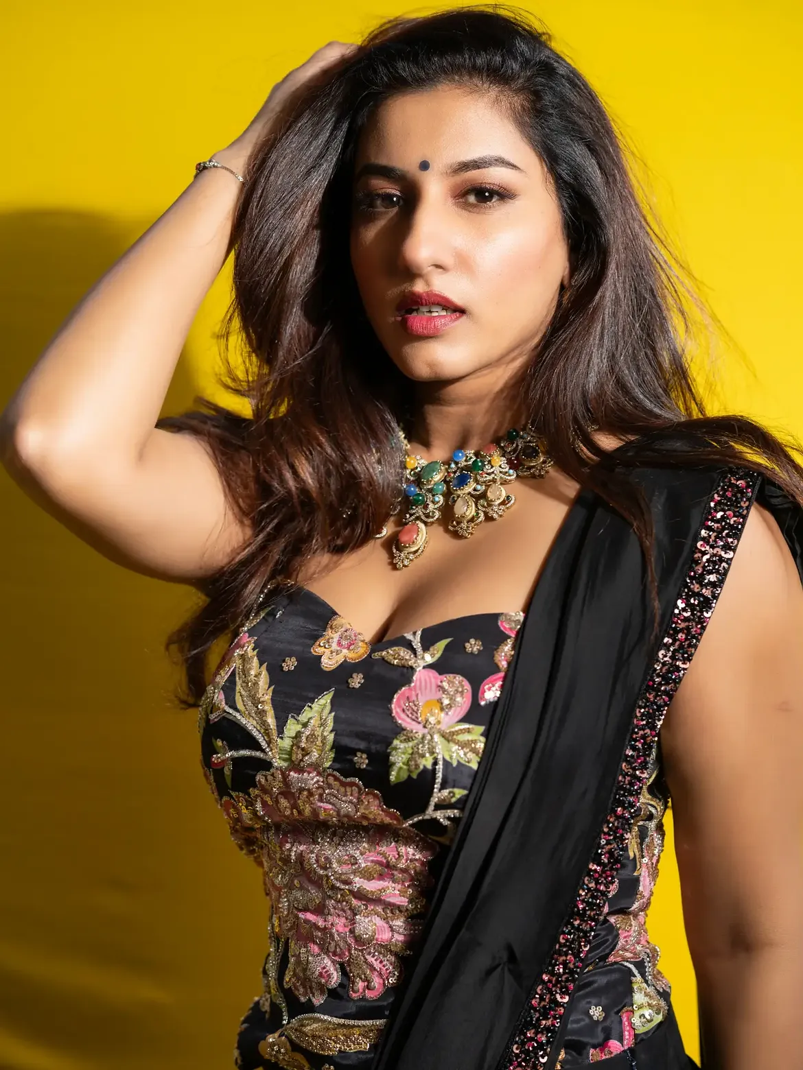 Vishnu Priya | బోల్డ్ లుక్లో తెలుగు యాంకర్ – విష్ణుప్రియ లేటెస్ట్ ఫొటోలు - Image 1