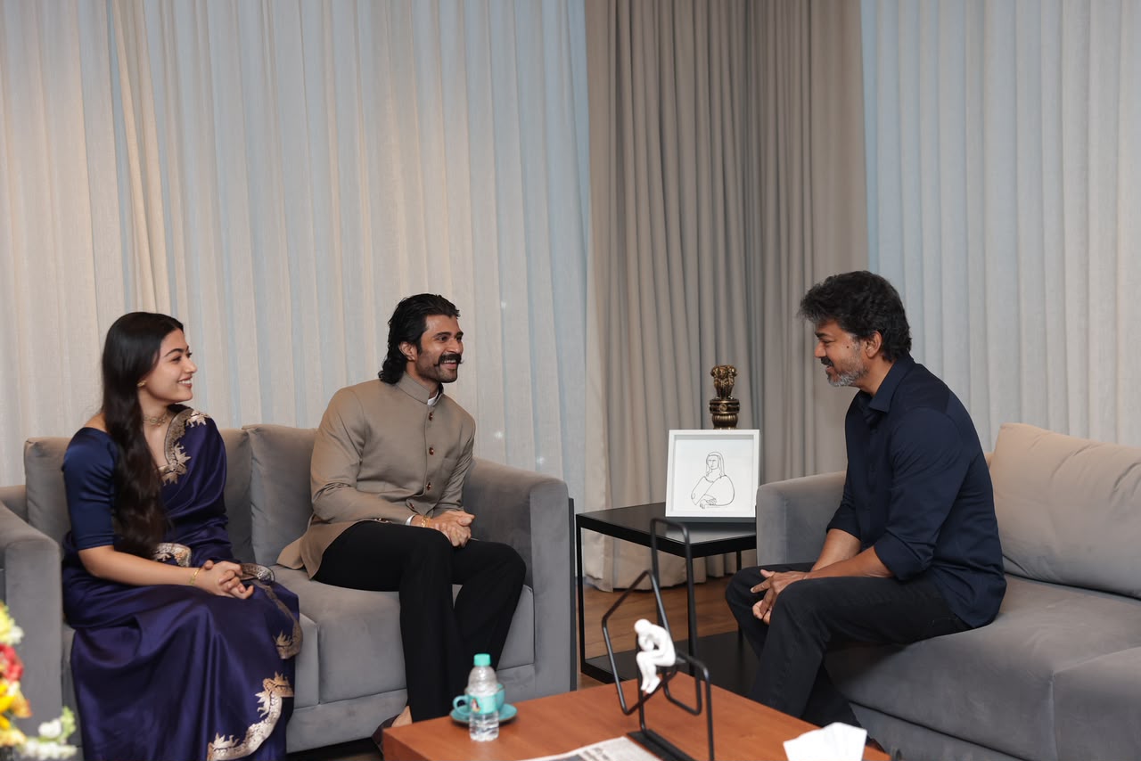 Rashmika Mandanna | సీఎం దళపతి విజయ్తో విరోష్ జోడీ – ఫొటోలు వైరల్ - Image 1