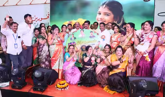 Bathukamma | తెలంగాణ సాంస్కృతిక వైభవాన్ని చాటేలా.. దుబాయ్లో ఘనంగా బతుకమ్మ సంబురాలు