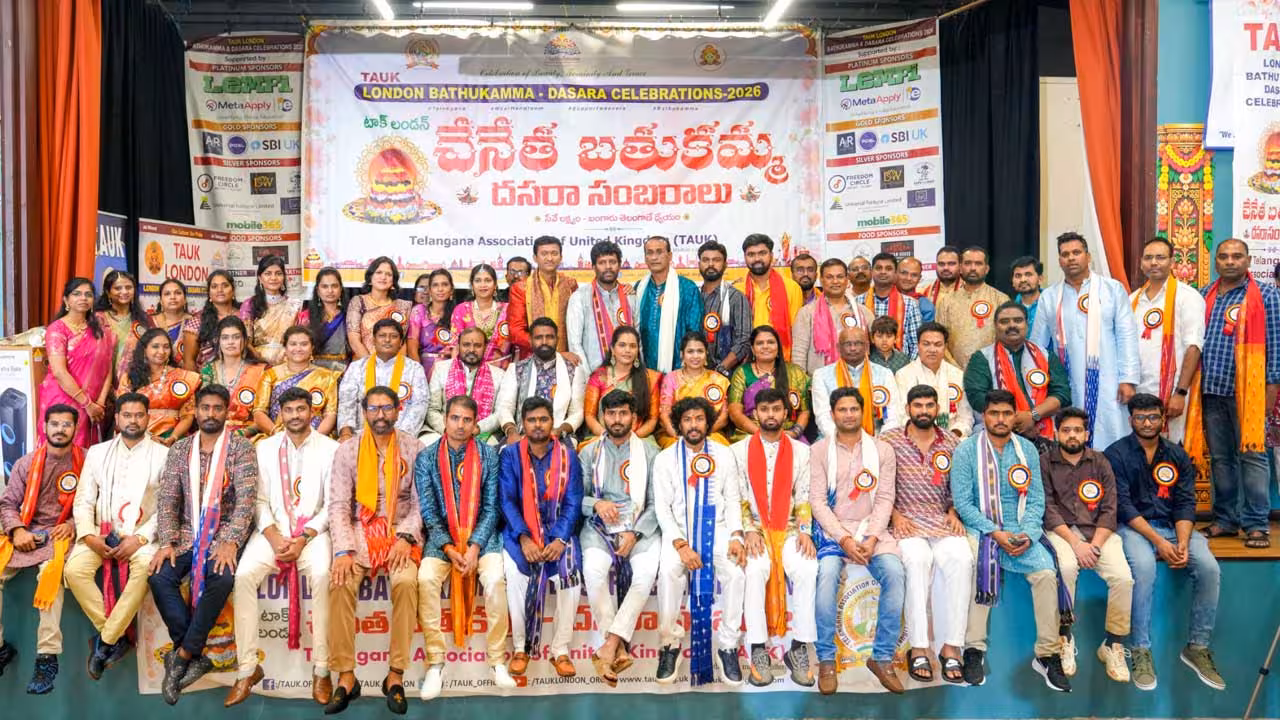 Bathukamma | లండన్లో ఘనంగా టాక్ చేనేత బతుకమ్మ – దసరా సంబరాలు