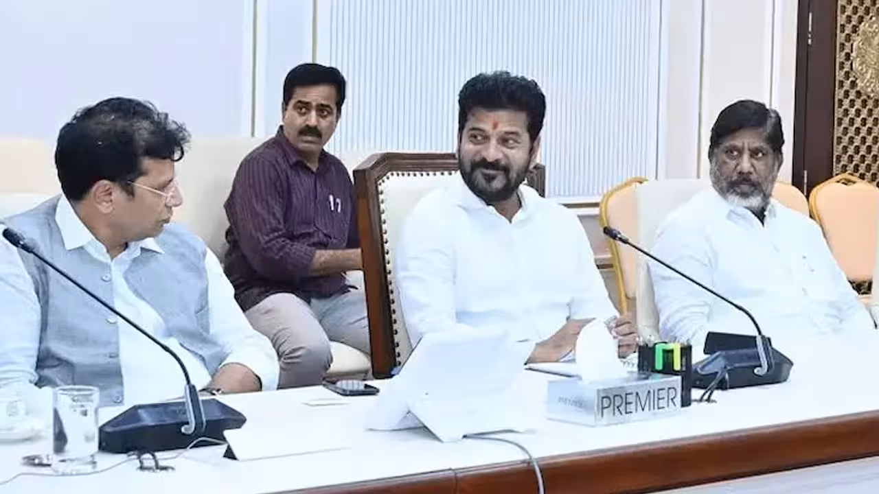 Telangana Cabinet Decisions October 1 | ఉద్యోగులకు గుడ్ న్యూస్.. 2 డీఏల మంజూరు: తెలంగాణ కేబినెట్ కీలక నిర్ణయాలివే!