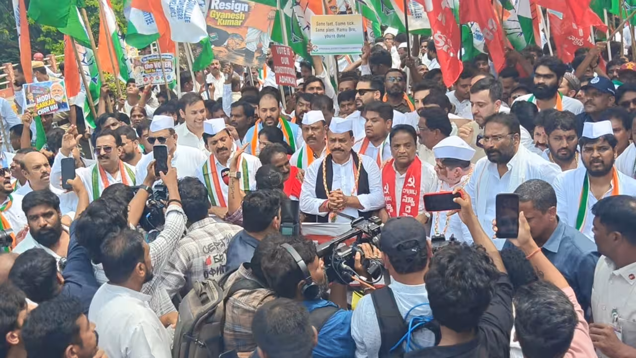 Chalo Lok Bhavan | సేవ్ డెమొక్రసీ.. చలో లోక్భవన్ ర్యాలీలో భారీగా పాల్గొన్న కార్యకర్తలు, నాయకులు
