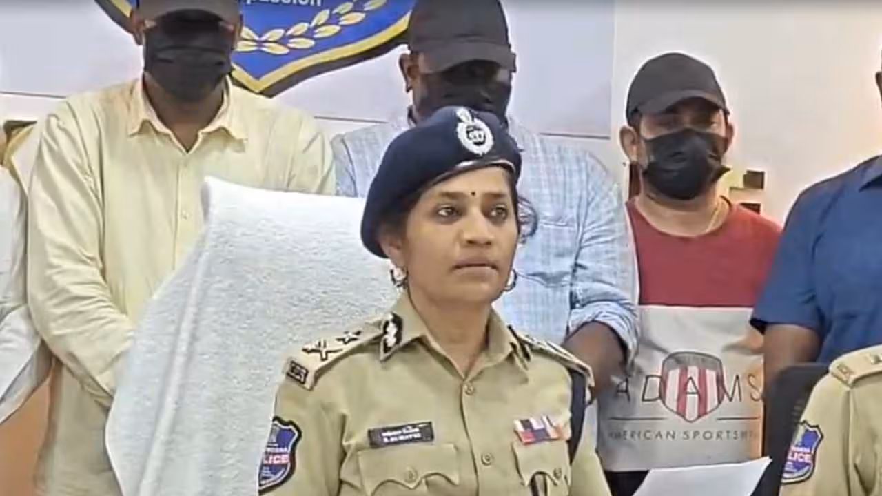 CP Sumathi | నకిలీ డాక్యుమెంట్లతో స్థలాల రిజిస్ట్రేషన్.. ముఠా అరెస్ట్