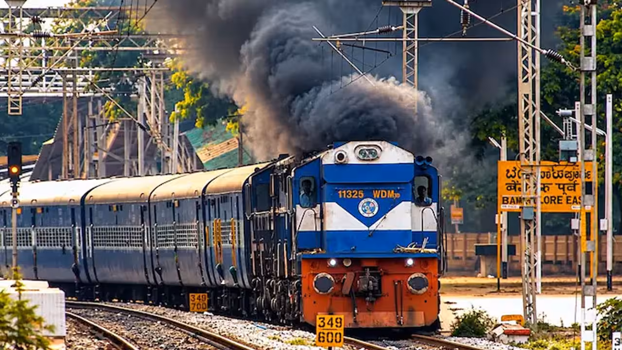 Diesel Locomotives | రైల్వేలో 99.6 శాతం విద్యుదీకరణ.. అయినా తగ్గని డీజిల్ ఇంజిన్ల అవసరం..