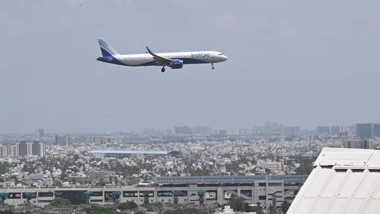 DGCA Power Bank Ban | విమాన ప్రయాణికులకు బిగ్ అలర్ట్.. ఆ కంపెనీ పవర్ బ్యాంక్పై DGCA నిషేధం