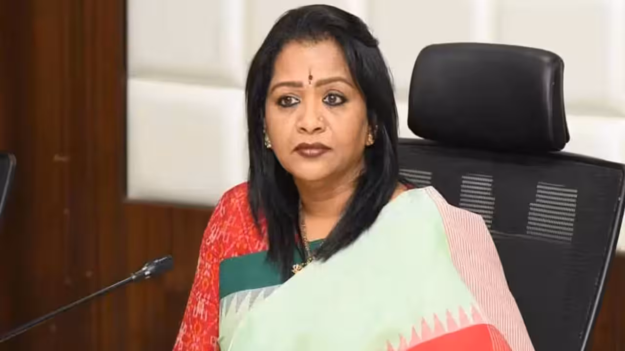 Gadwal Vijayalakshmi Cabinet Meeting | సచివాలయంలో కేబినెట్ హాల్లోకి గద్వాల విజయలక్ష్మికి నో ఎంట్రీ.. సీఎంవో అధికారుల సమాధానంతో షాక్