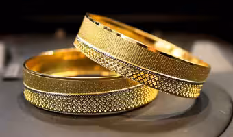 Gold And Silver Prices Today | ఒక్క రోజులోనే రూ.17వేలు త‌గ్గిన ప‌సిడి ధ‌ర‌.. బులియ‌న్ మార్కెట్లలో తీవ్ర అస్థిర‌త‌..