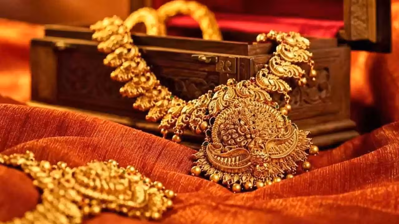 Gold Prices | సెప్టెంబర్లో భారీగా తగ్గిన బంగారం ధరలు.. దీపావళి సీజన్ కలిసొచ్చేనా..?