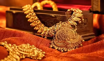 Gold Prices | సెప్టెంబర్లో భారీగా తగ్గిన బంగారం ధరలు.. దీపావళి సీజన్ కలిసొచ్చేనా..?