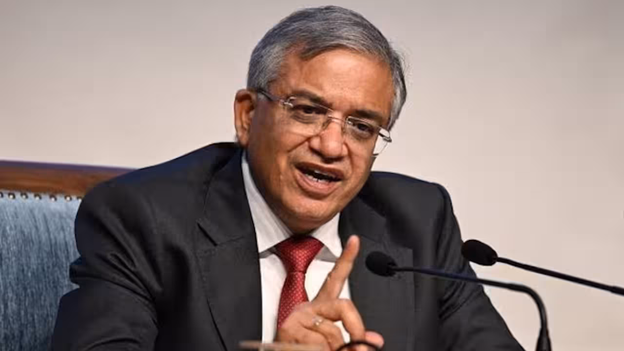 CEC Gyanesh Kumar Education | యూపీ బోర్డు టాపర్, ఐఐటీ నుంచి హార్వర్డ్ దాకా: వివాదాల కేంద్రంలో ఉన్న సీఈసీ జ్ఞానేష్ కుమార్ విద్యా నేపథ్యం తెలుసా?